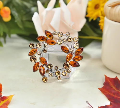 Vista 3 de Gyn&Joy Broche de cristal transparente de la corona floral del Rhinestone BZ005