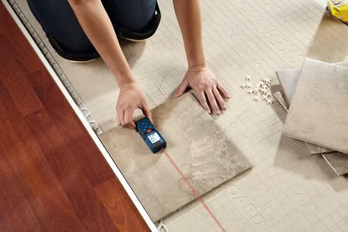 Vista 2 de Bosch Medidor láser GLM165-40 Blaze™ Pro de 165 pies