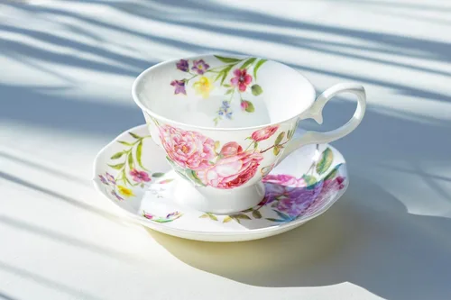 Vista 5 de Gracie Bone China Climbing Roses - Taza de té y platillo de 8 onzas (juego de 2), rosa