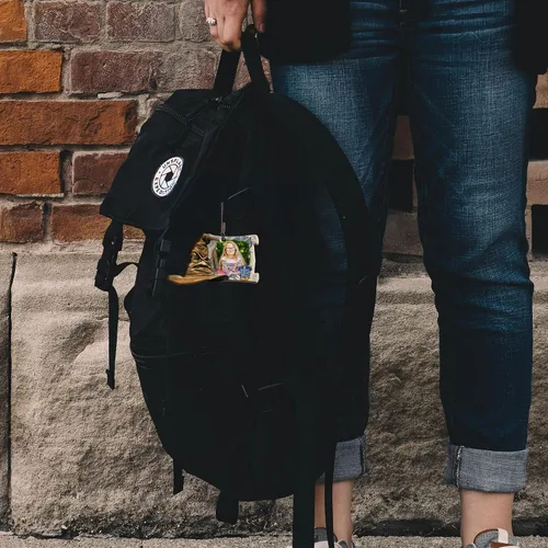 Vista 2 de Trend Setters Sombrero clasificador de Harry Potter, Ravenclaw personalizado, sube tu propia foto, accesorio de impresión colgante de acrílico