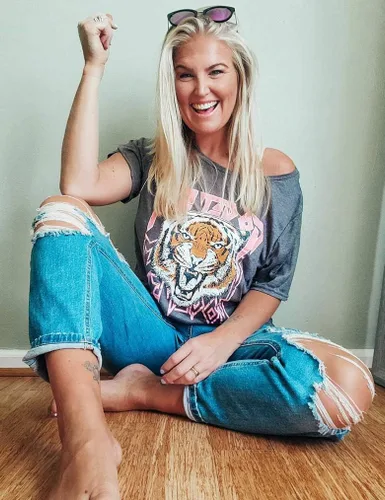 Vista 4 de Camisetas gráficas para mujer, de manga corta y cuello redondo, para el verano