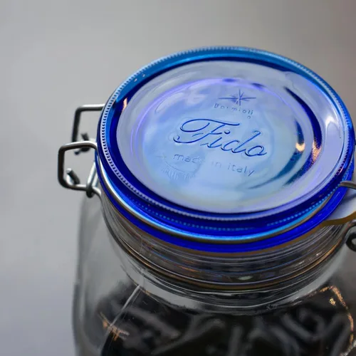 Vista 3 de Bormioli Rocco Fido – Tarro cuadrado con tapa azul, Transparente