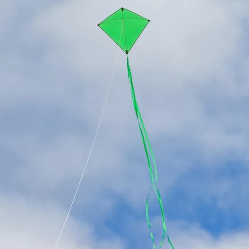 Vista 2 de In the Breeze Cometa de diamante de color sólido, 30 pulgadas Verde