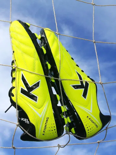 Vista 4 de KELME Zapatos de fútbol para hombre, zapatos de césped para entrenamiento profesional para jóvenes, botas de fútbol para deportes al aire libre