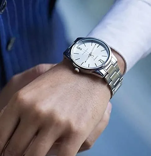Vista 4 de Casio #MTP-V005D-7A Reloj analógico estándar de acero inoxidable con esfera plateada para hombre, plateado, Reloj analógico, movimiento de cuarzo