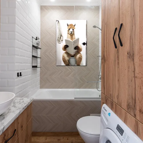 Vista 4 de GLOKAKA Lienzo decorativo para baño, diseño divertido de alpaca sentado en el inodoro, leyendo periódico, arte de pared, humor, granja, animal, arte