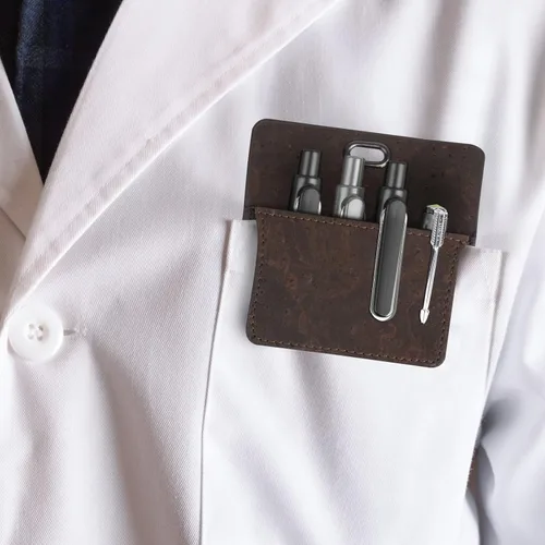 Vista 6 de Protector de bolsillo de corcho portugués prémium para hombres, protectores de bolsillo multiusos para camisas y batas de laboratorio