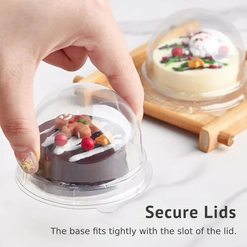 Vista 4 de Zezzxu Paquete de 50 mini recipientes para pasteles, cajas pequeñas de plástico transparente para cupcakes con tapas de cúpula para galletas