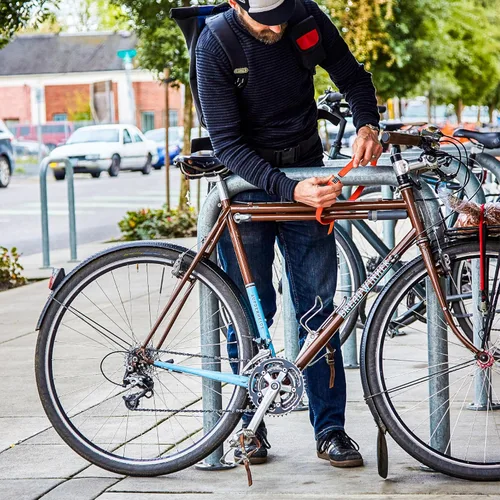 Vista 9 de OTTOLOCK Cinch Lock - Candado de Bicicleta Compacto y Ligero con Combinación Antirrobo, Ideal para Paradas Rápidas, Accesorios para Bicicleta, Negro