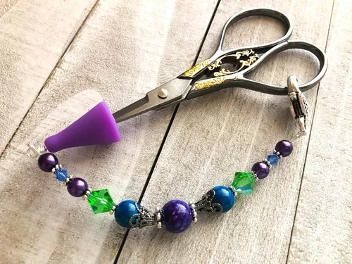 Vista 4 de Beaded Scissor Fob Jewelry with Tip Cover