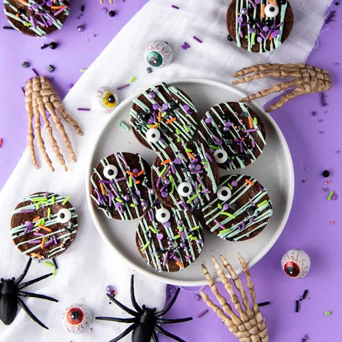 Vista 5 de Sweets Indeed Candy Eyeballs – Paquete de ampolla de 0.88 oz – Ojos de azúcar comestibles para galletas de Halloween, cupcakes, pasteles y golosinas