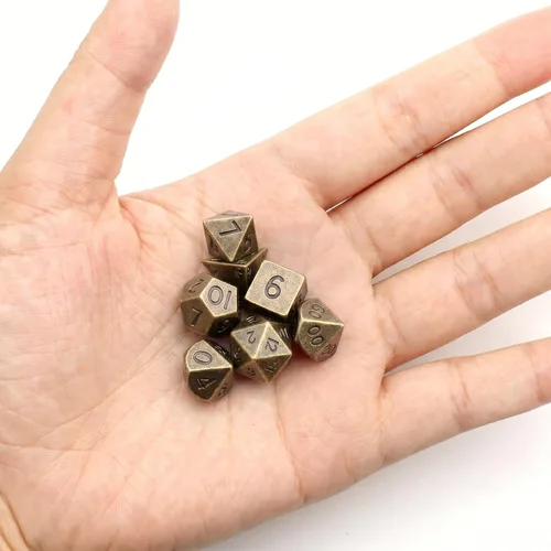 Vista 12 de Juego de Dados Haxtec Mini: Pequeño Juego de Dados Metálicos DND con Estuche para Dados Portátil Juego de Dados Metálicos Antiguos de Bronce