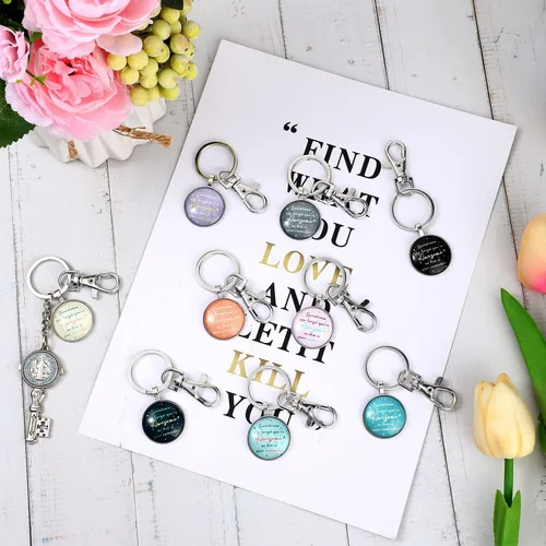 Vista 5 de Llavero inspirador divertido de 18 piezas con texto en inglés "You're Awesome Sign", regalo de Navidad, regalo de joyería para mujeres, hombres