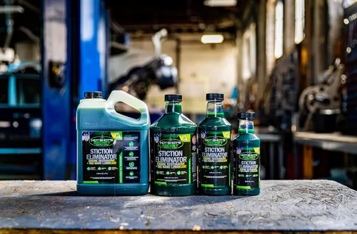 Vista 6 de Hot Shot's Secret Añadido de aceite para eliminar la fricción estática, 16 onzas Trata 8 cuartos de galón. Reduce el desgaste, restaura la energía