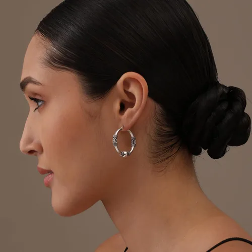 Vista 2 de LeCalla Pendientes de aro Bali ligeros de plata de ley oxidada, de dos tonos, para mujer