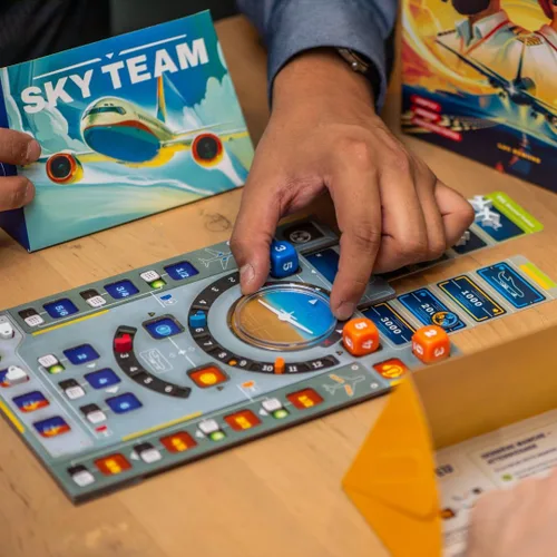 Vista 3 de Scorpion Masqué Sky Team Juego votado del año 2024 Mejor juego para 2 jugadores Trabajen juntos para aterrizar el avión A partir de 14 años