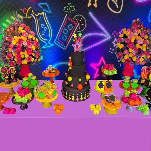 Vista 7 de Paquete de 6 manteles de neón desechables de plástico arcoíris para decoraciones de fiestas, suministros de cumpleaños y bodas (color neón)
