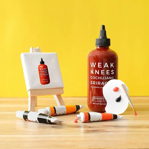 Vista 8 de Weak Knees Gochujang Sriracha + Weak Knees Curry Sriracha Set