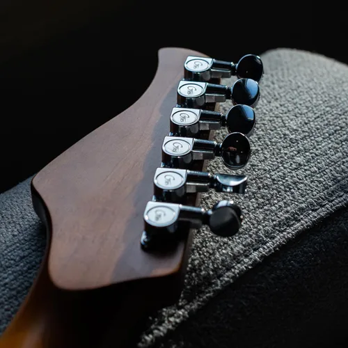 Vista 7 de GTRS S800 Kit de guitarra eléctrica inteligente con sistema de efectos, recogida HHS, máquina de tambor de bucle, batería de 12 horas de duración