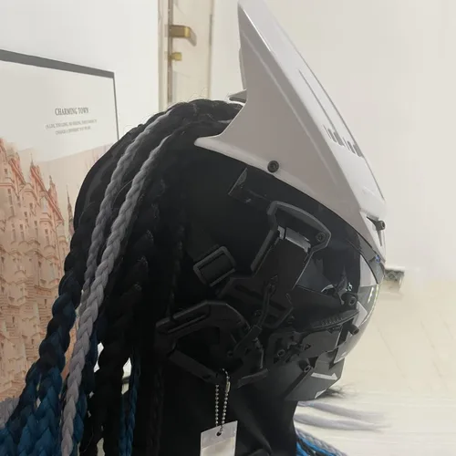 Vista 8 de YYINYUAN Máscara punk blanca futurista, decoración de casco de cosplay de Halloween con trenza ligera y sucia, máscara cibernética estilo guerrero