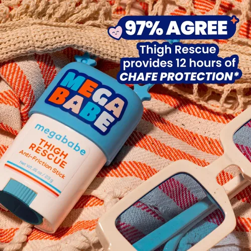 Vista 4 de Megababe Thigh Rescue Anti-Chafe Stick Mini Tamaño para viajes, ideal para llevar contigo Previene el roce y la irritación de la piel Para
