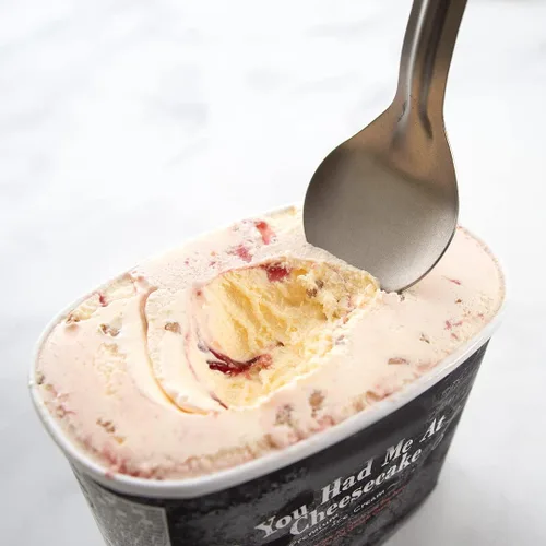 Vista 4 de Rada Cuchara de helado con mango de resina negra fabricado en los Estados Unidos, 9-1/4 pulgadas