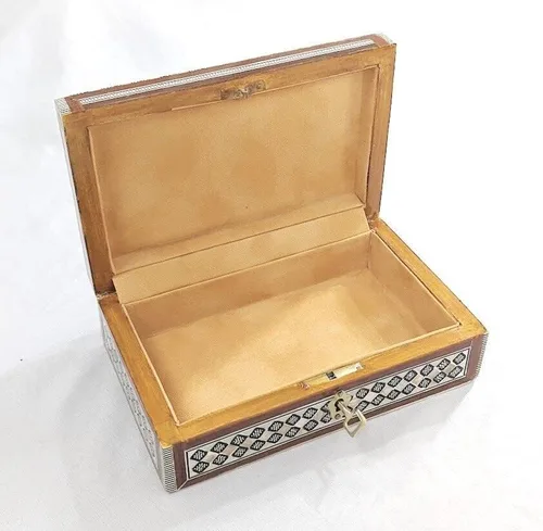 Vista 3 de J100 - Caja de joyería rectangular egipcia con cierre de llave