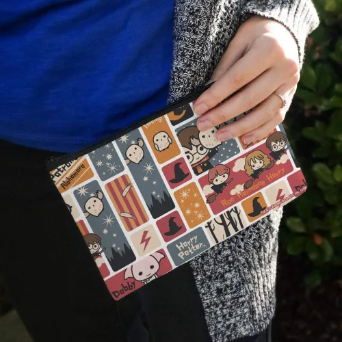 Vista 3 de GRAPHICS & MORE Harry Potter - Bolsa organizadora de maquillaje con diseño de Chibi