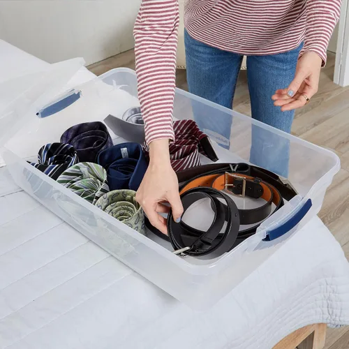 Vista 8 de Rubbermaid Cleverstore - Paquete de 4 recipientes de plástico apilables de 41 cuartos con tapas de cierre duraderas, organización visible, aula