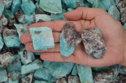 Vista 2 de Fantasia Materiales: 1 lb Amazonita Piedras en bruto de Madagascar