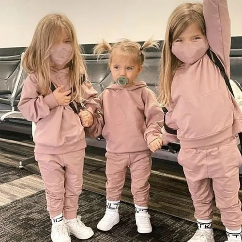 Vista 2 de Gueuusu Conjunto de sudadera con capucha y pantalones deportivos de manga larga para bebé niño y niña, para otoño e invierno