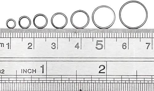 Vista 2 de Chenkou Craft 1310 piezas en caja, 7 tamaños divididos de doble bucle, anillos de salto y anillo de joyería de llavero de 0.157 in a 0.472 in con 1