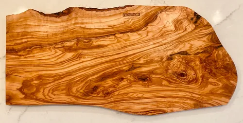 Vista 10 de Tabla de charcutería de madera de olivo rústica hecha a mano de 16" con borde de corteza por Orchard Hardwoods - Bandeja para cortar, picar, servir.