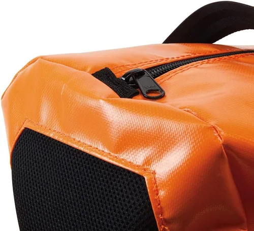 Vista 4 de Klein Tools Bolsa de lona 5216V, resistente al agua, con paneles de malla y agujeros de drenaje, se puede llevar como una mochila