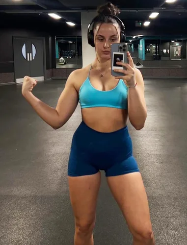 Vista 4 de FRESOUGHT Sujetadores deportivos para mujer, sin costuras, con tirantes acolchados, espalda cruzada, soporte bajo, para entrenamiento, gimnasio