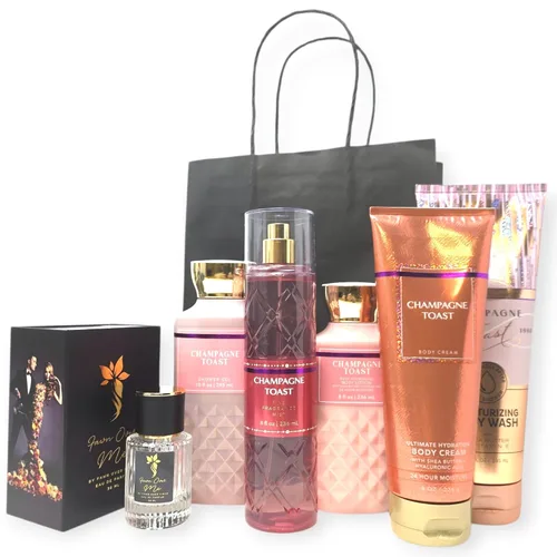 Vista 6 de Set de regalo de cuidado del baño y del cuerpo Trio con perfume Fawn Over Me y bolsa de regalo (Un Trio Fawn Over Me)