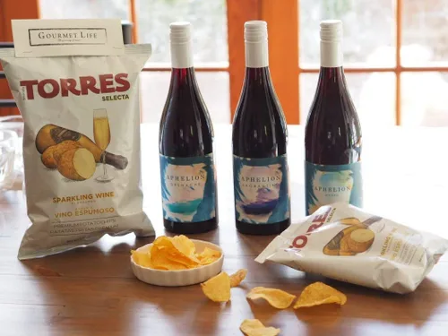 Vista 2 de Torres Papas Fritas Españolas Papas Fritas Paquete Variedad de 4 Sabores, Trufa Negra, Hierba Mediterránea, Vino Espumoso, Jamón Ibérico (4)