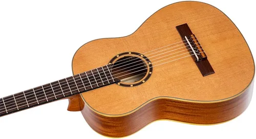 Vista 3 de Guitarra Clásica de Nylon Tamaño 3/4 de la Serie Family con Bolsa