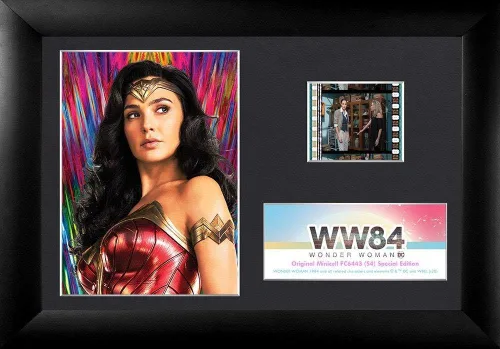 Vista 15 de Trend Setters Wonder Woman 1984 – DC FanDome Limited Edition – FilmCells 7" x 5" MiniCell Presentación de escritorio – Con clip de película de 1.378