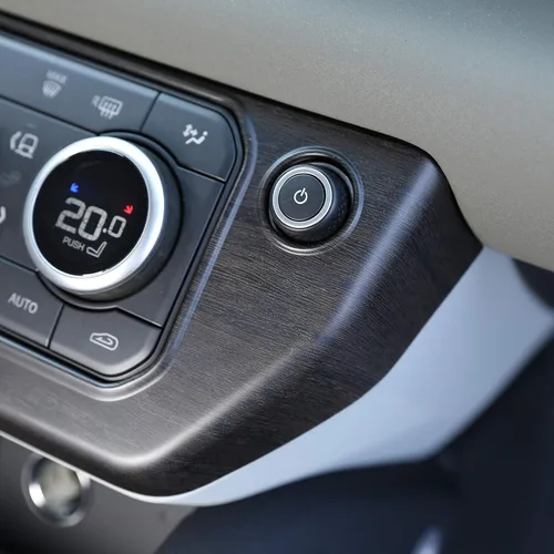 Vista 4 de Marco de botón de modo de aire acondicionado con control central ABS para Land Rover Defender 110 2020 Accesorios de coche (grano de madera de roble)