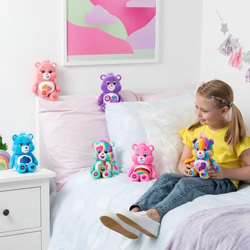 Vista 7 de Care Bears Oso Good Vibes con Purpurina de 9" - Tie-Dye Multicolor, ¡Hecho de Materiales Reciclados! – Bueno para Niñas y Niños, Coleccionistas