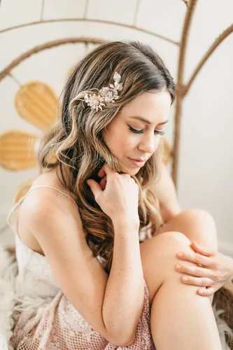 Vista 3 de Small Rose Gold Crystal Bridal Hair Clip By Veiled Beauty Boho Gilded Gold Leaf Crystal Wedding Hair Comb with Blush and Pewter Floral Accents
