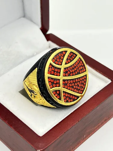 Vista 2 de Anillos deportivos de descuento, ANILLO DE CAMPEONATO DE BALONATO DE BASKETBALL DE LUJO — Colores surtidos, Cuerpo pintado con piedras, Anillo