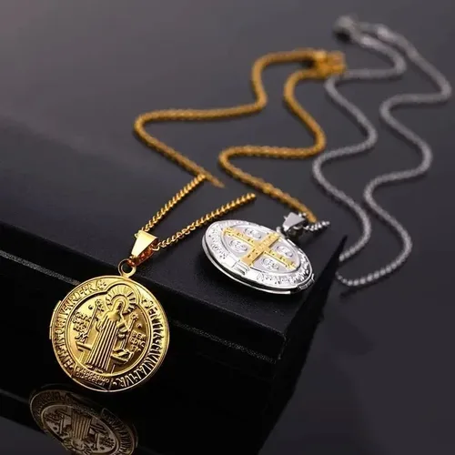 Vista 3 de Medalla de San Benito Medalla de Acero Inoxidable Collar para Mujeres Hombres Metal St Benito Cross Medallet Collares de fotos Gargantilla de San