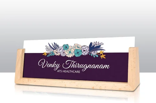 Vista 3 de Placa de nombre para escritorio, placa de nombre de escritorio personalizada de acrílico con base de madera de arce, decoración de escritorio