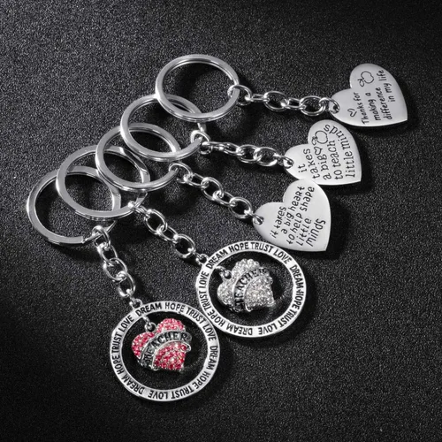 Vista 4 de Paquete de 5 llaveros de regalo para profesores en forma de corazón para mujeres