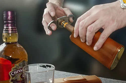 Vista 3 de Estuche de viaje de cuero para cigarros con cortador y caja de regalo, humidificador forrado de madera, accesorio perfecto para cigarros de regalo