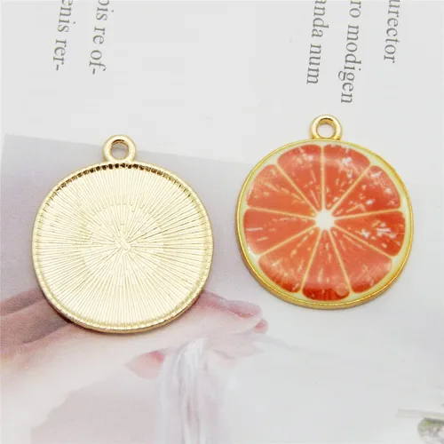 Vista 3 de JJG Race - Juego de 40 dijes chapados en oro surtidos de limón, sandía, naranja, fresa, manzana, delicados, colgantes de frutas para aretes
