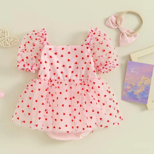 Vista 3 de Lesimsam Mameluco para bebé recién nacida, para el día de San Valentín, con estampado de corazón, de malla, manga abombada, traje de tul con diadema