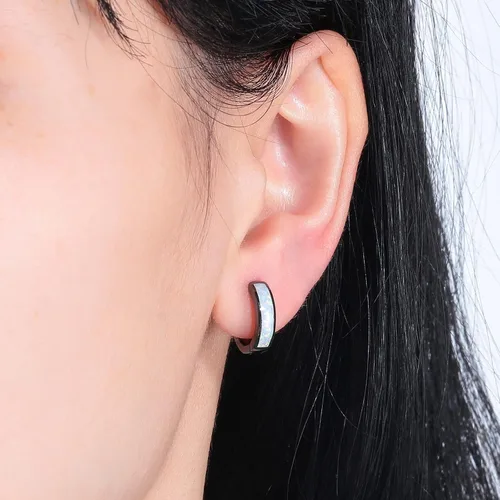 Vista 234 de CiNily Aretes Huggie de ópalo con bisagras, chapados en oro, hipoalergénicos, pequeños aretes de aro para mujeres, adolescentes, niñas, hombres